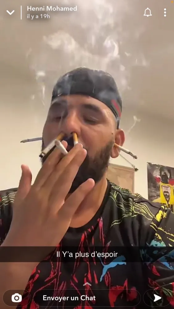 Mohammed Henni fume un max de clopes, il n'y a plus d'espoir
